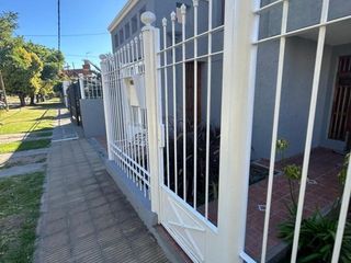 Foto 5 de Casa en venta - 5 Dormitorios 2 Baños - Cochera - 450Mts2 - La Plata