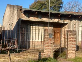 Foto 2 de Casa en venta - 2 Dormitorios 1 Baño - 336Mts2 - Lobos