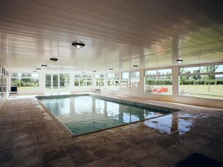 Foto 16 de Complejo de Cabañas de primera categoría con piscina cubierta en Rama Caída