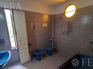 Foto 12 de Venta casa de 4 ambientes con jardín, cochera, balcón y patio en Quilmes Oeste