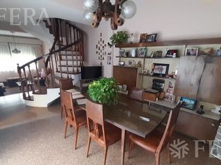 Foto 4 de Venta casa de 4 ambientes con jardín, cochera, balcón y patio en Quilmes Oeste