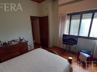 Foto 9 de Venta casa de 4 ambientes con jardín, cochera, balcón y patio en Quilmes Oeste