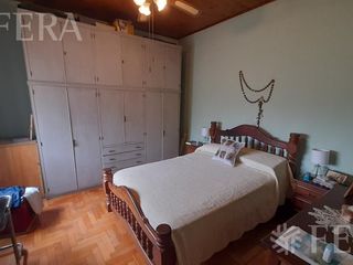 Foto 8 de Venta casa de 4 ambientes con jardín, cochera, balcón y patio en Quilmes Oeste