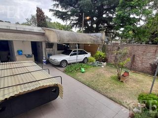 Foto 13 de Venta casa de 4 ambientes con jardín, cochera, balcón y patio en Quilmes Oeste