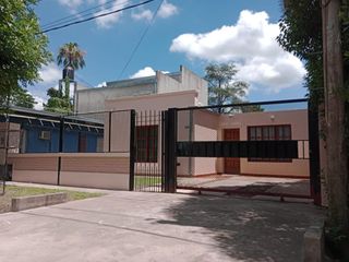 Foto 2 de Casa en venta - 2 Dormitorios 1 Baño - Cochera - 370Mts2 - San Jorge, Villa Elisa, La Plata