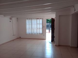 Foto 5 de Casa en venta - 2 Dormitorios 1 Baño - Cochera - 370Mts2 - San Jorge, Villa Elisa, La Plata