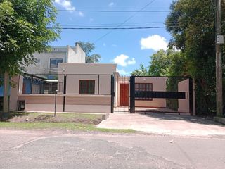Foto 1 de Casa en venta - 2 Dormitorios 1 Baño - Cochera - 370Mts2 - San Jorge, Villa Elisa, La Plata