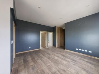 Foto 15 de Casa en  venta al lago de 7 ambientes  en Costas, Puertos del Lago