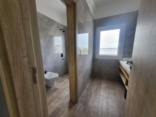 Foto 25 de Casa en  venta al lago de 7 ambientes  en Costas, Puertos del Lago