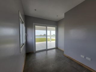 Foto 18 de Casa en  venta al lago de 7 ambientes  en Costas, Puertos del Lago