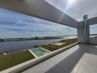 Foto 1 de Casa en  venta al lago de 7 ambientes  en Costas, Puertos del Lago