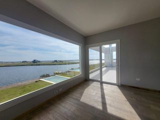 Foto 27 de Casa en  venta al lago de 7 ambientes  en Costas, Puertos del Lago