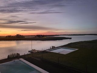 Foto 29 de Casa en  venta al lago de 7 ambientes  en Costas, Puertos del Lago