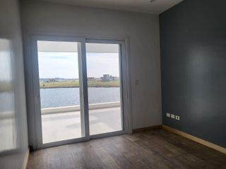 Foto 21 de Casa en  venta al lago de 7 ambientes  en Costas, Puertos del Lago