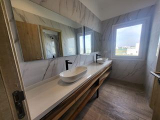 Foto 16 de Casa en  venta al lago de 7 ambientes  en Costas, Puertos del Lago