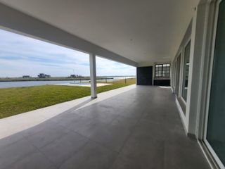 Foto 4 de Casa en  venta al lago de 7 ambientes  en Costas, Puertos del Lago