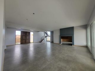Foto 9 de Casa en  venta al lago de 7 ambientes  en Costas, Puertos del Lago