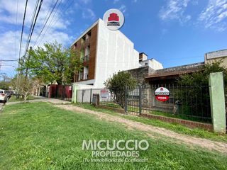 Foto 1 de Lote en venta con casa a reciclar, Carlos Pellegrini N°154 entre Italia y Don Bosco, Escobar centro