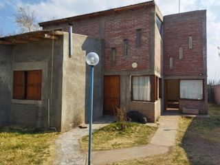 Foto 1 de Casa en venta - 6 Dormitorios 6 Baños - Cochera - 420Mts2 - Malargue