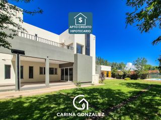 Foto 1 de Casa 4 dormitorios, en  B° Cerrado LA CASTELLANA, Neuquén