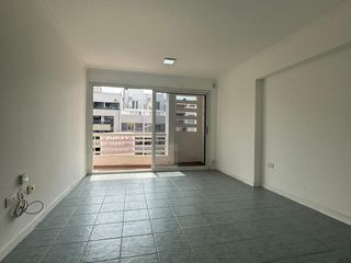 Foto 4 de 1 Dormitorio con balcón- Frente- La mejor zona de Nueva Córdoba!!
