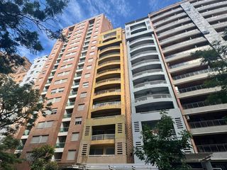 Foto 1 de 1 Dormitorio con balcón- Frente- La mejor zona de Nueva Córdoba!!