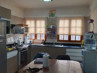 Foto 6 de VENTA Casa 4 dormitorios. Calle Agüero. JK