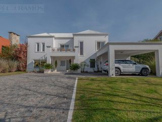 Foto 2 de Casa con 4 dormitorios en venta en LOS CASTORES