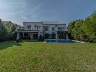 Foto 3 de Casa con 4 dormitorios en venta en LOS CASTORES