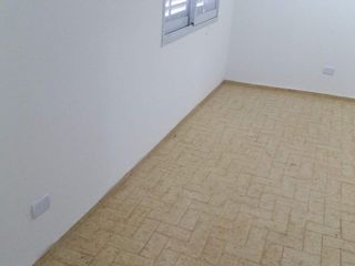 Foto 9 de CASA 3 DORMITORIOS y 2 DPTOS - ALONSO DE ERCILLA 3700 - B° LOS GIGANTES