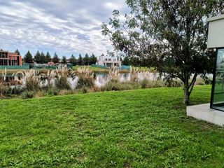 Foto 1 de Casa a estrenar a la laguna categoría