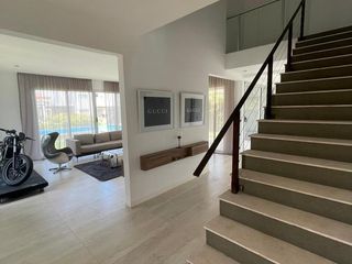 Foto 4 de Casa 4 ambientes en BARRIO VISTAS con pileta - Puertos OPORTUNIDAD