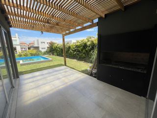 Foto 23 de Casa 4 ambientes en BARRIO VISTAS con pileta - Puertos OPORTUNIDAD