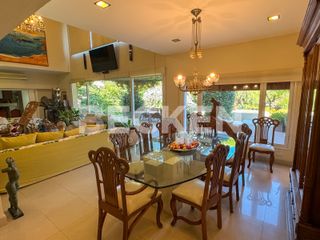 Foto 2 de Casa en venta en Lomas de la Carolina con fondo GOLF