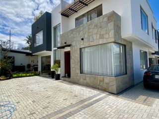 Foto 1 de HERMOSA CASA EN VENTA, SECTOR CHALLUABAMBA