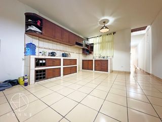 Foto 10 de Venta de Edificio de tres pisos a precio de Ocasión!