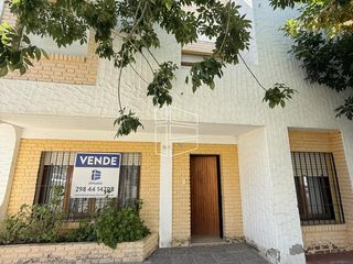 Foto 1 de Venta - Propiedad tipo dúplex en el Centro de General Roca -  C083