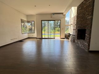 Foto 4 de Casa sobre lote de 1000m2 con costa al rio