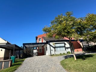 Foto 2 de Casa sobre lote de 1000m2 con costa al rio