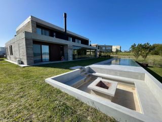 Foto 55 de Casa a la venta en  Costa Esmeralda, Barrio Residencial 1