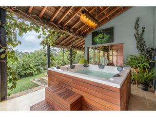 Foto 3 de Renta casa amoblada en Alto de Las Palmas con diseño artistico