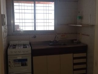 Foto 3 de Casa PH en alquiler en Lanus Este