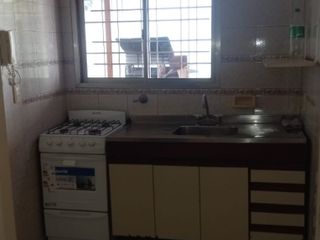 Foto 4 de Casa PH en alquiler en Lanus Este