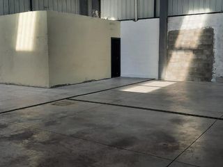 Foto 1 de ARRIENDO ESPECTACULAR GALPON INDUSTRIAL PIFO ALTURA  AL CUMBRERO 15 MTS.
