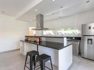 Foto 9 de Casa en  venta en La Comarca, 3 amplios dormitorios, piscina y parque