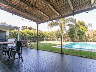 Foto 4 de Casa en  venta en La Comarca, 3 amplios dormitorios, piscina y parque