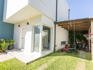 Foto 21 de Casa en  venta en La Comarca, 3 amplios dormitorios, piscina y parque