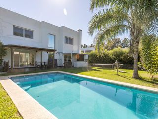 Foto 5 de Casa en  venta en La Comarca, 3 amplios dormitorios, piscina y parque