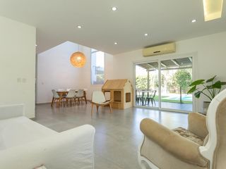 Foto 14 de Casa en  venta en La Comarca, 3 amplios dormitorios, piscina y parque