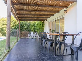 Foto 3 de Casa en  venta en La Comarca, 3 amplios dormitorios, piscina y parque